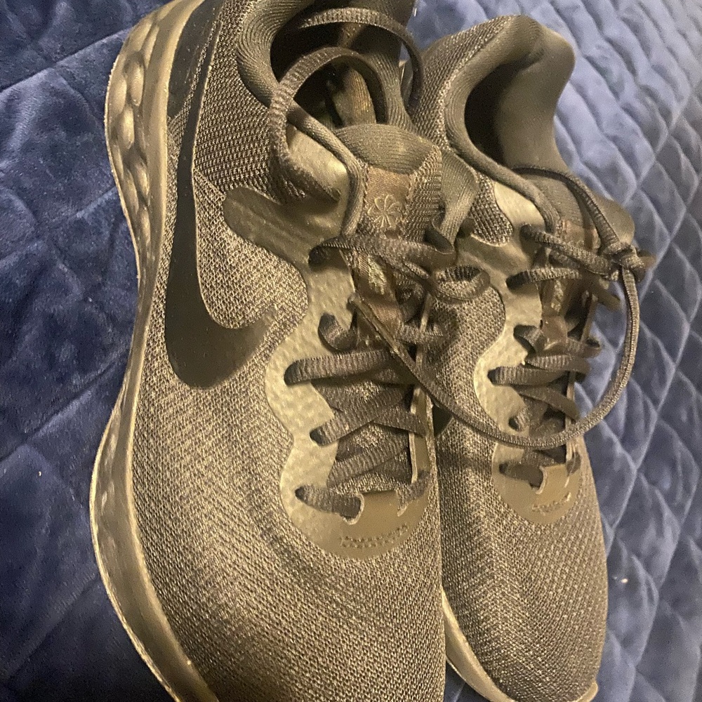 Men’s Black Nike Running Shoes – Size 8.5 – Great Condition!